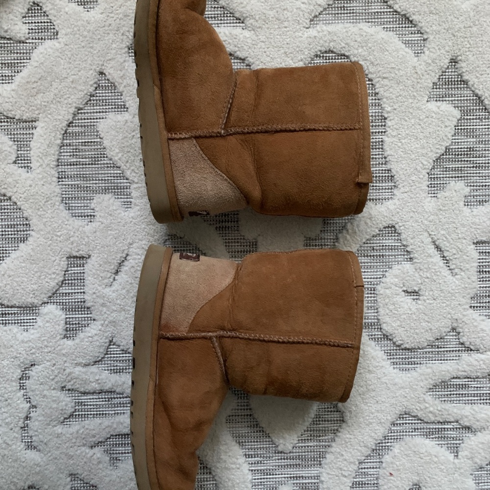 Uggs - image 2